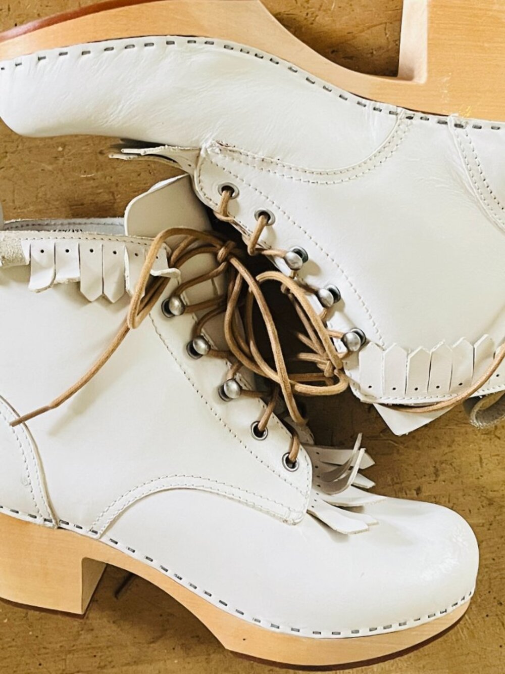 SWEDISH HASBEENS  Wood Clog White Leather Kiltie Lace Up Booties 40